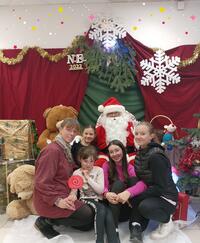 Le Père Noël a fait halte à Saint-Julien pour rencontrer les plus jeunes Le Père Noël a fait halte à Saint-Julien pour rencontrer les plus jeunes